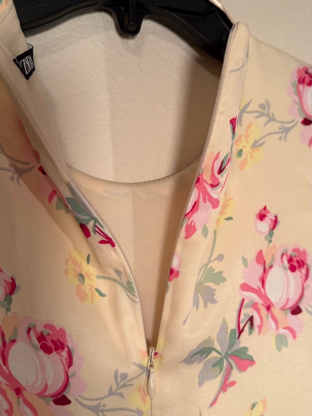 Zara Lt Yellow Short Sleeve Dress wPink Rose Floral Print Cutout Slits - Picture 13 of 16